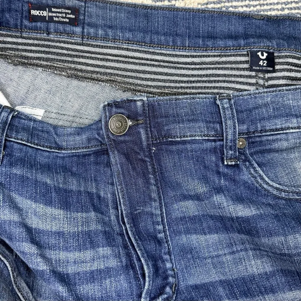 True Religion Jeans Rocco Relaxed Skinny Men’s Size 42 Medium Wash Stud Stretch